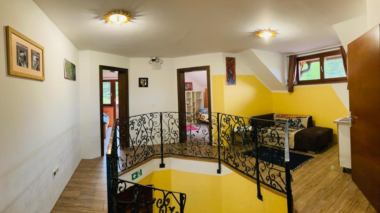 Family House Villa มอเซียร์เย ภายนอก รูปภาพ